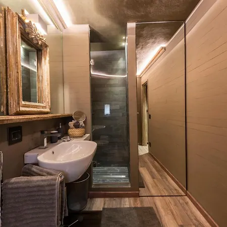 Crocifisso Deluxe Apartment